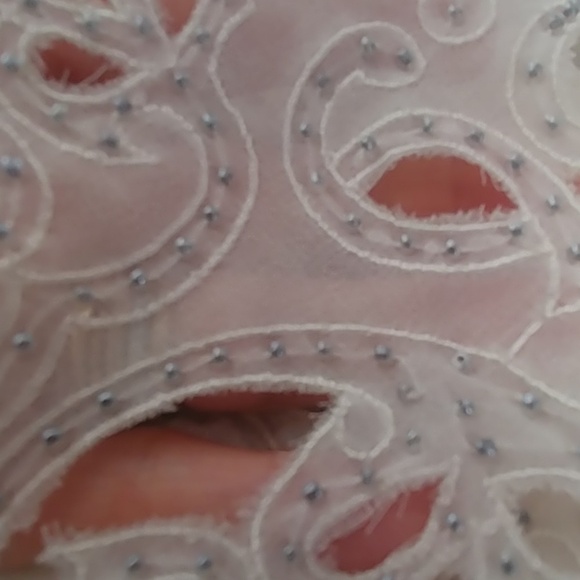 F21: twist back lacey sheer white beaded blouse - Picture 3 of 7